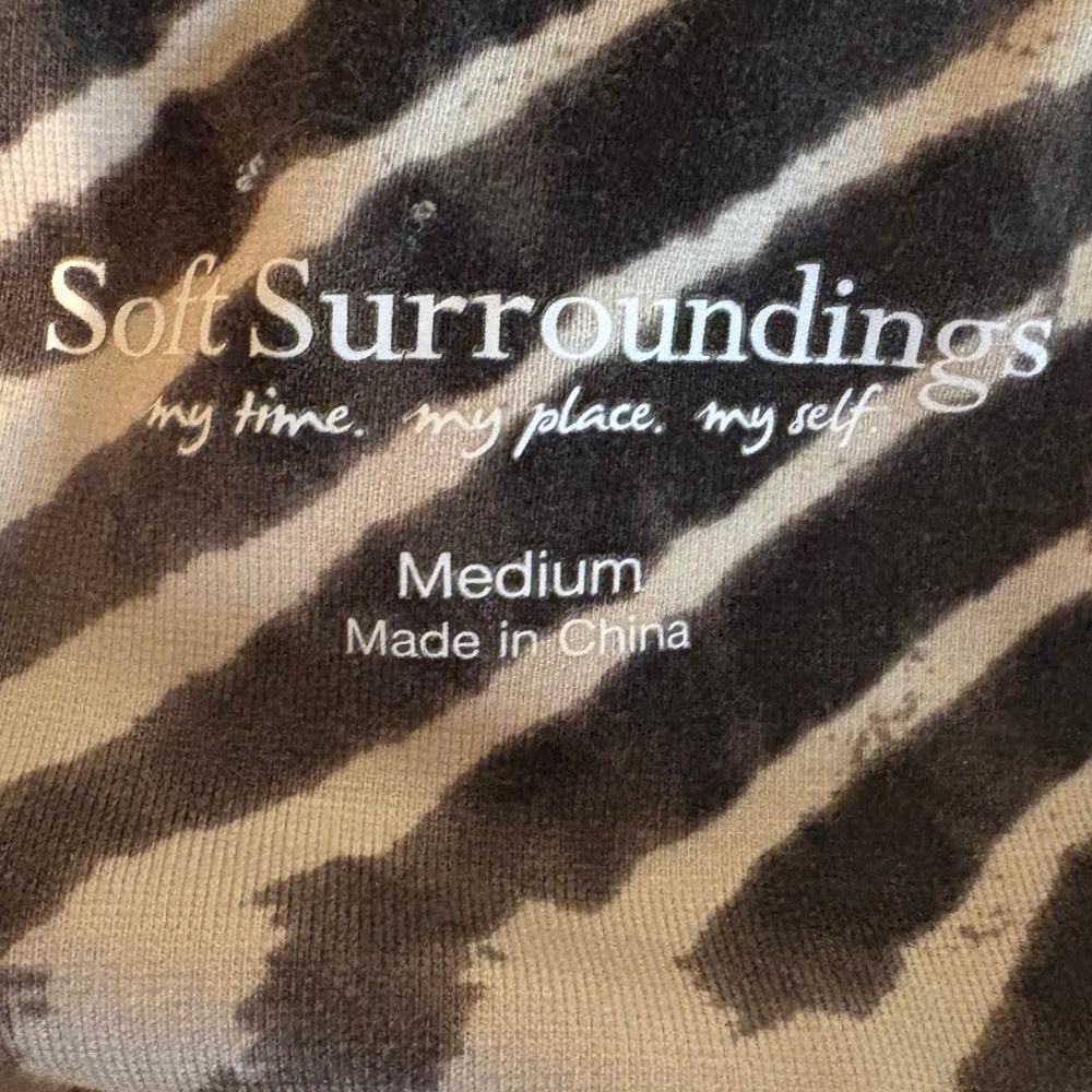 Soft Surroundings Cream/Black/Gray Patterned Skinny Active Pull On Leggings - Picture 6 of 7